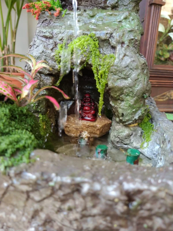 Fuente de montaña de Buda